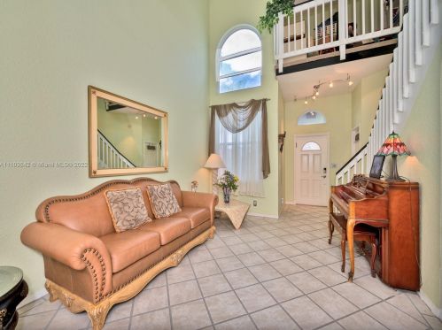 348 107th Ave, Hollywood FL  33026-4068 exterior