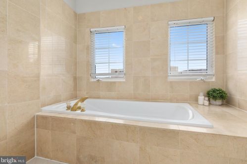 12146 Chancery Sta Cir, Herndon VA 20190-5801 exterior