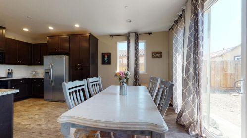 2479 Mountainside Dr, Los Banos CA  93635-8825 exterior