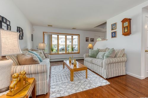 3 Short Ln, North Bellmore NY  11710-4523 exterior