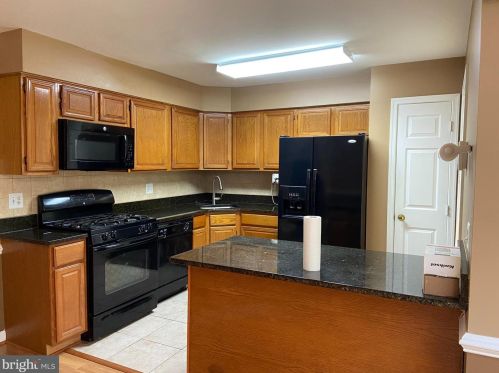 3542 Covered Bridge Ln, Woodbridge, VA 22192-6413
