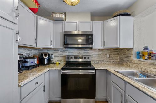5084 Cheryl Ln, West Palm Beach, FL 33415-2728