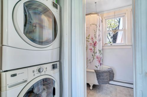 914 Central Ave, Tinton Falls NJ  07712-5735 exterior