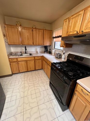 12037 193rd St, Jamaica, NY 11412-3636