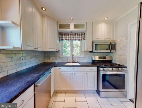575 Winding Rd, Lansdale PA  19446-3446 exterior