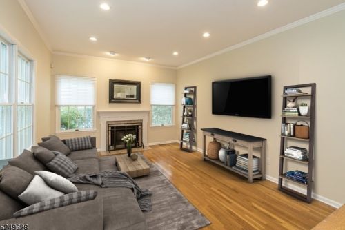 11 Autumn Dr, Scotch Plains NJ  07076-2431 exterior