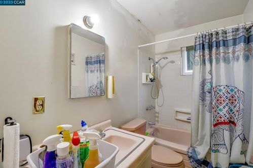 3201 Arkansas St, Oakland CA 94602-3707 exterior