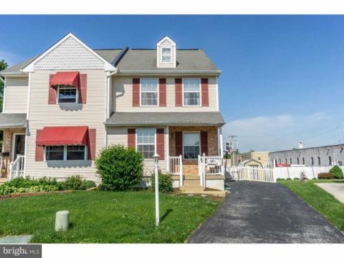 1942 Oak Leaf Ln, Holmes PA  19043-1455 exterior
