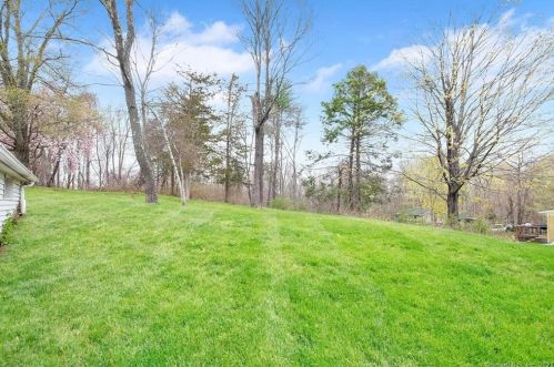 124 Park Dr, Kensington CT  06037-3815 exterior