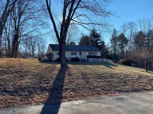 17 Olsen Dr, North Windham, CT 06250-1124