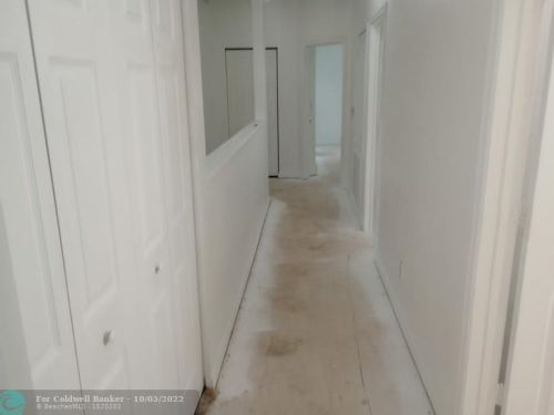 865 Pipers Cay Dr, West Palm Beach, FL 33415-4010