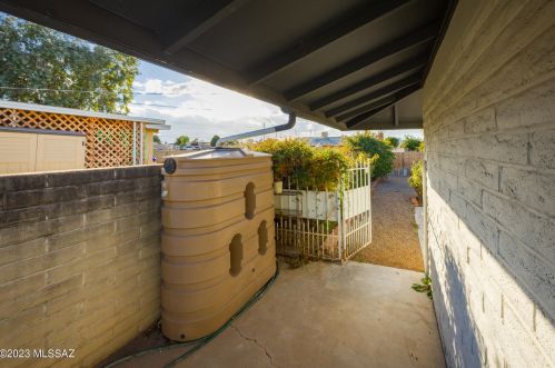 2520 Calle Cordova, Tucson AZ  85710-5732 exterior