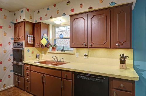 9905 Estate Ln, Dallas TX  75238-2130 exterior