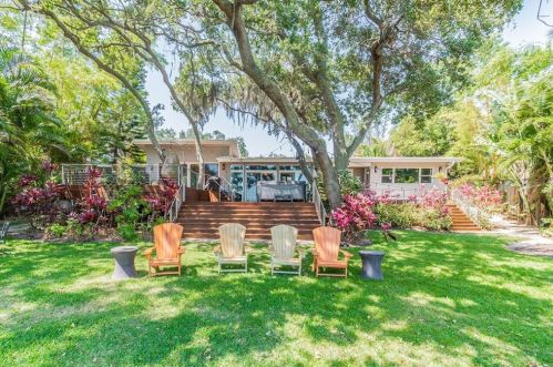 5148 31st Ave, Saint Petersburg FL  33707-5600 exterior