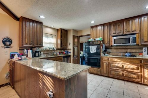 1932 Kensington Dr, Carrollton TX 75007-2440 exterior