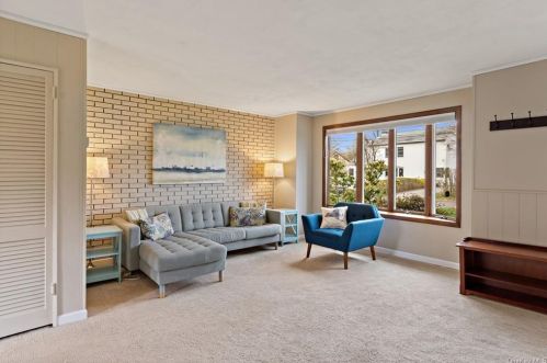 5 Eastward Pl, Elmsford NY  10523-2005 exterior