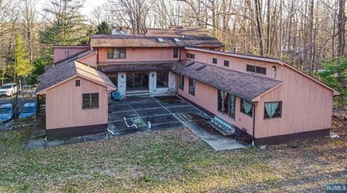 724 Tall Oaks Ct, Franklin Lakes, NJ 07417-1464