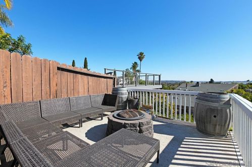 2451 Beryl St, San Diego CA 92109-3401 exterior