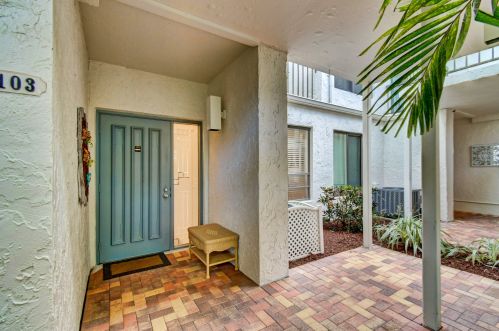 900 Greensward Ln, Delray Beach, FL 33445-9021