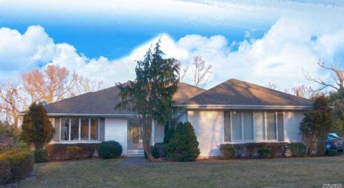 3 Sailors Ct, Miller Place, NY 11764-1436