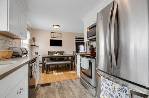 11 Peter Parley Row, Kensington CT  06037-3123 exterior