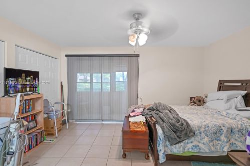 1551 135th Ter, Hollywood FL  33027-1877 exterior