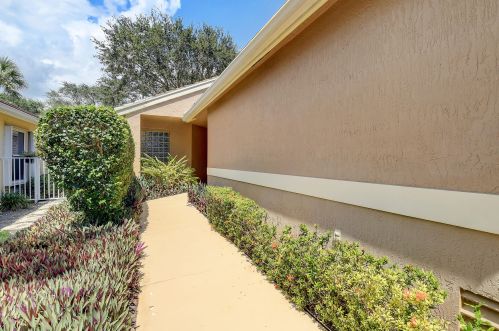 2821 Clearbrook Cir, Delray Beach, FL 33445-4564