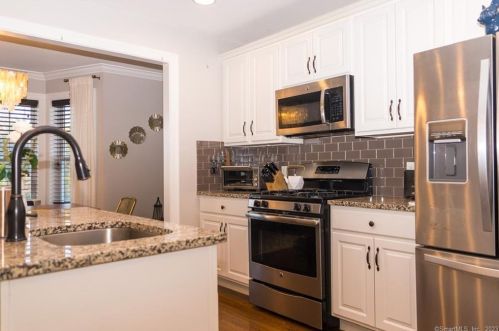 414 Copper Square Dr, Bethel, CT