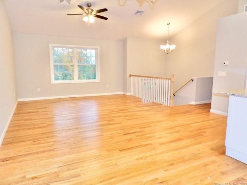 19 Moxley Rd, Uncasville, CT 06382-2301