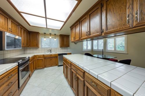 508 Heatherwood Dr, Madera CA  93637-2744 exterior