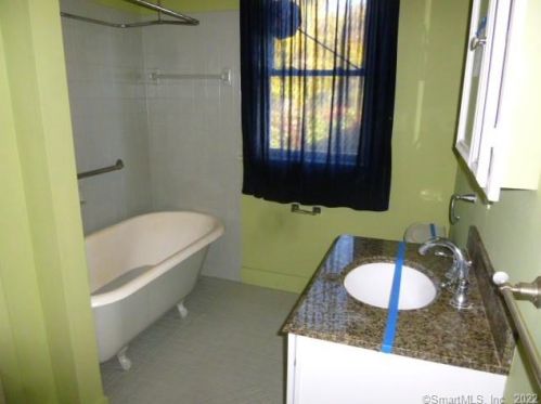 25 Deforest Ave, Bridgeport CT  06607-2412 exterior