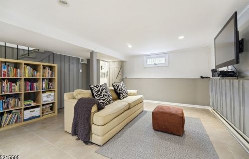 5 Walnut Ct, South Orange NJ  07079-1627 exterior