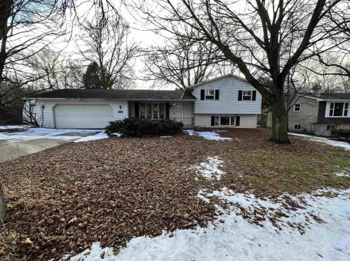 2609 Woodridge Ln, Green Bay, WI 54304-1626