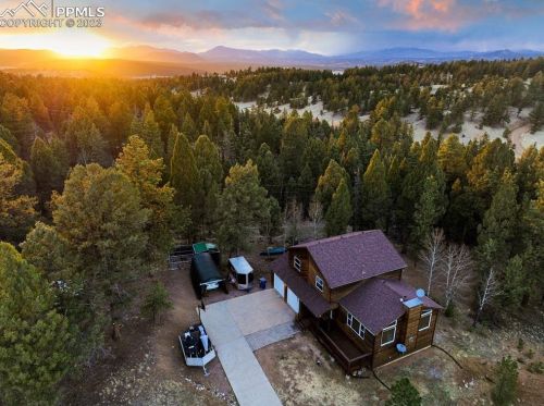 135 Pinewood Rd, Twin Rock, CO 80816-8910