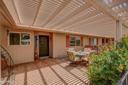 9525 Greenhurst Dr, Sun City, AZ 85351-2024