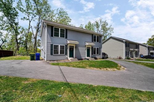 719 Waterville St, Waterbury, CT 06710-1013