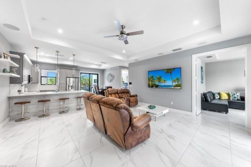 233 37th Ave, Naples, FL 34120-4316