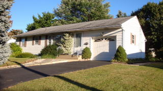 620 Youngs Rd, Delaware Park, NJ 08865-1723