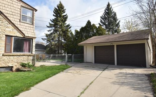 4902 Kinnickinnic Riv Pkwy, Milwaukee WI 53219-3277 exterior