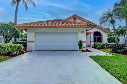 123 Executive Cir, Boynton Beach FL  33436-1835 exterior