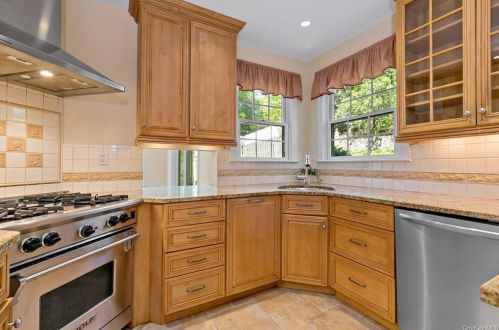 59 Orchard Ridge Rd, Chappaqua NY  10514-2731 exterior