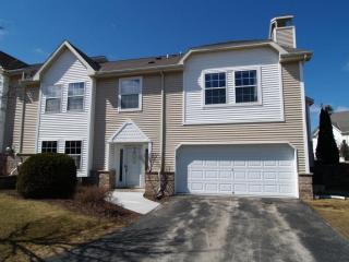 385 Lindsay Ln, Brookfield, WI 53045-3581