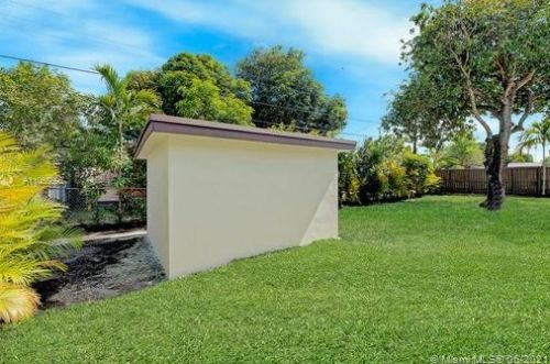 1124 70th Pl, Hialeah FL  33014-5113 exterior