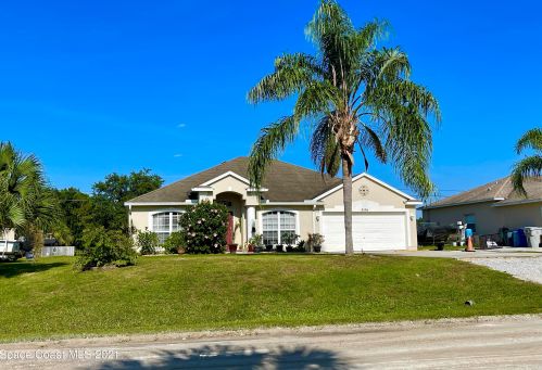 8586 103rd Ave, Vero Beach, FL 32967-6618