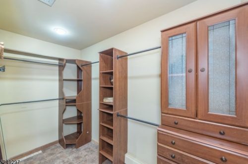 5 Round Hill Ter, Kinnelon NJ  07405-3217 exterior