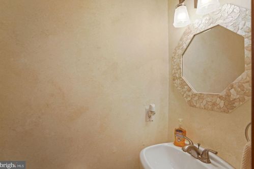 207 Thomas Ave, Riverton NJ 08077-1039 exterior