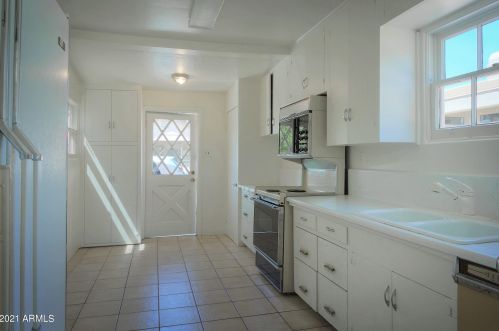 8750 7th Ave, Phoenix AZ 85007-1703 exterior