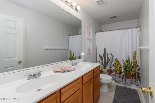 8 Waccamaw Way, Beaufort SC  29906-6002 exterior