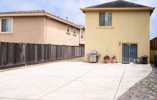 3071 Crescent Ave, Marina, CA 93933-3509