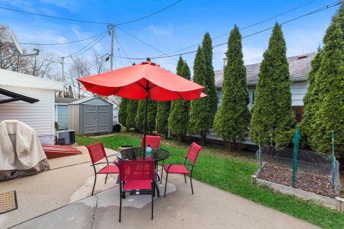 339 Roberta Ave, Waukesha, WI 53186-6158